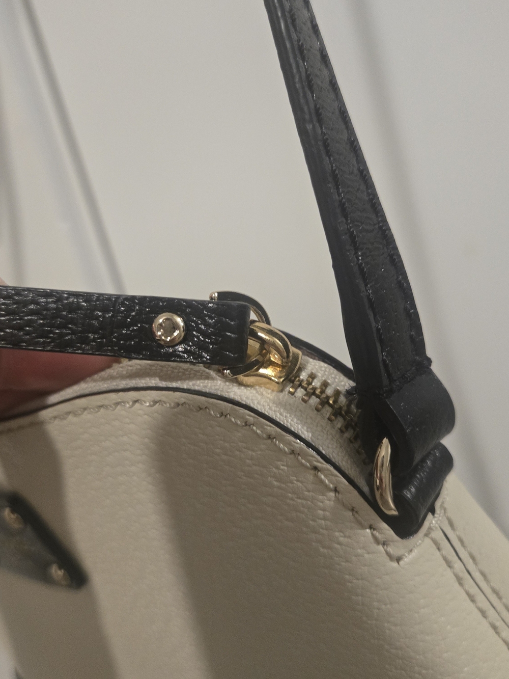 kate spade Cream and Black Pebble Leather Dome Crossbody - Picture 4 of 6
